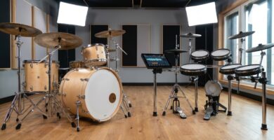 Comparaci&oacute;n entre bater&iacute;a ac&uacute;stica y bater&iacute;a electr&oacute;nica moderna