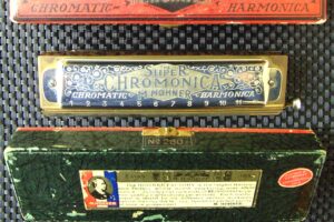 Armonica cromatica Hohner Super Chromonica con su estuche