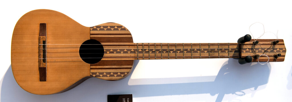 Cuatro venezolano, instrumento de cuerda de cuatro cuerdas