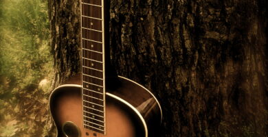 Guitarra resonadora Dobro de cuerpo de madera con tapa met&aacute;lica perforada