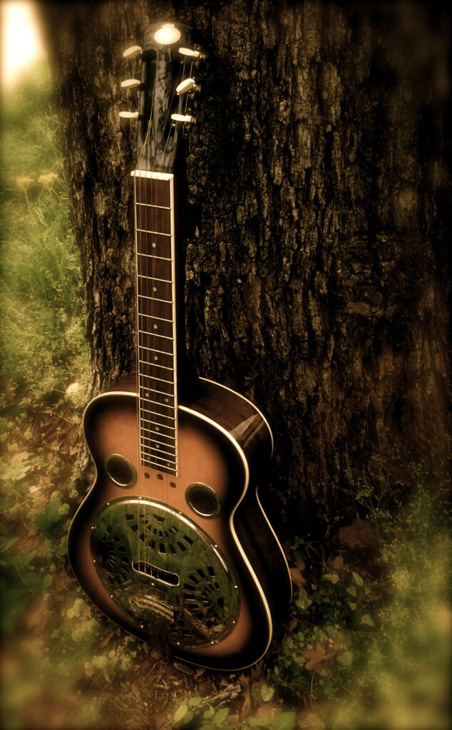 Guitarra resonadora Dobro de cuerpo de madera con tapa metálica perforada