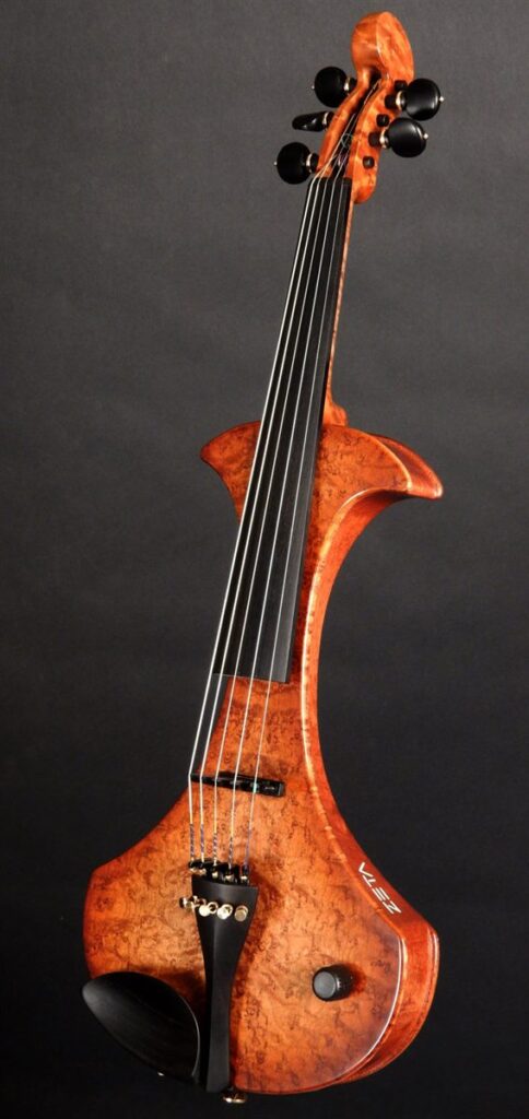 Viol&iacute;n el&eacute;ctrico de cinco cuerdas de cuerpo s&oacute;lido con acabado de madera